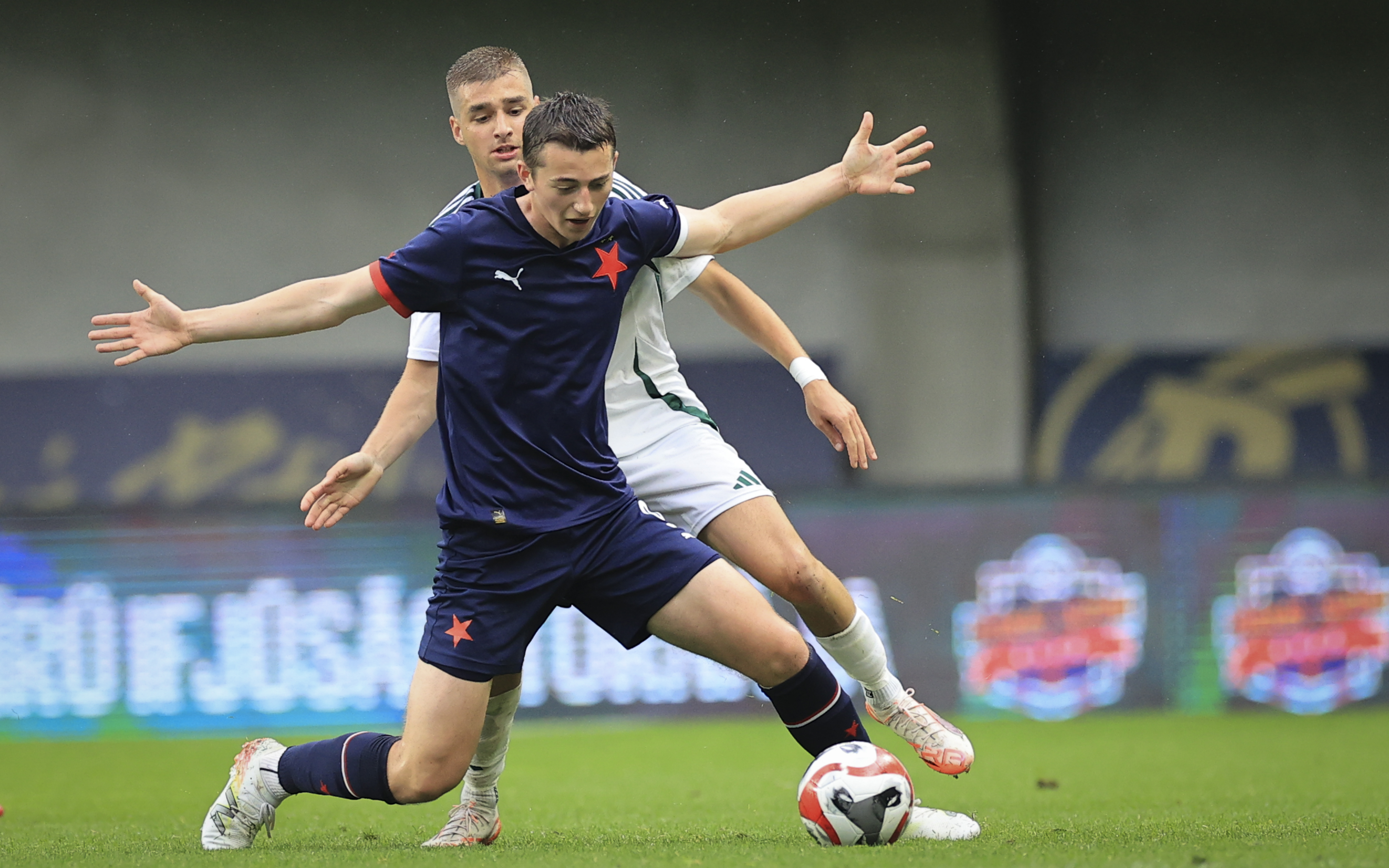 Bronzot vihet haza az újonc 