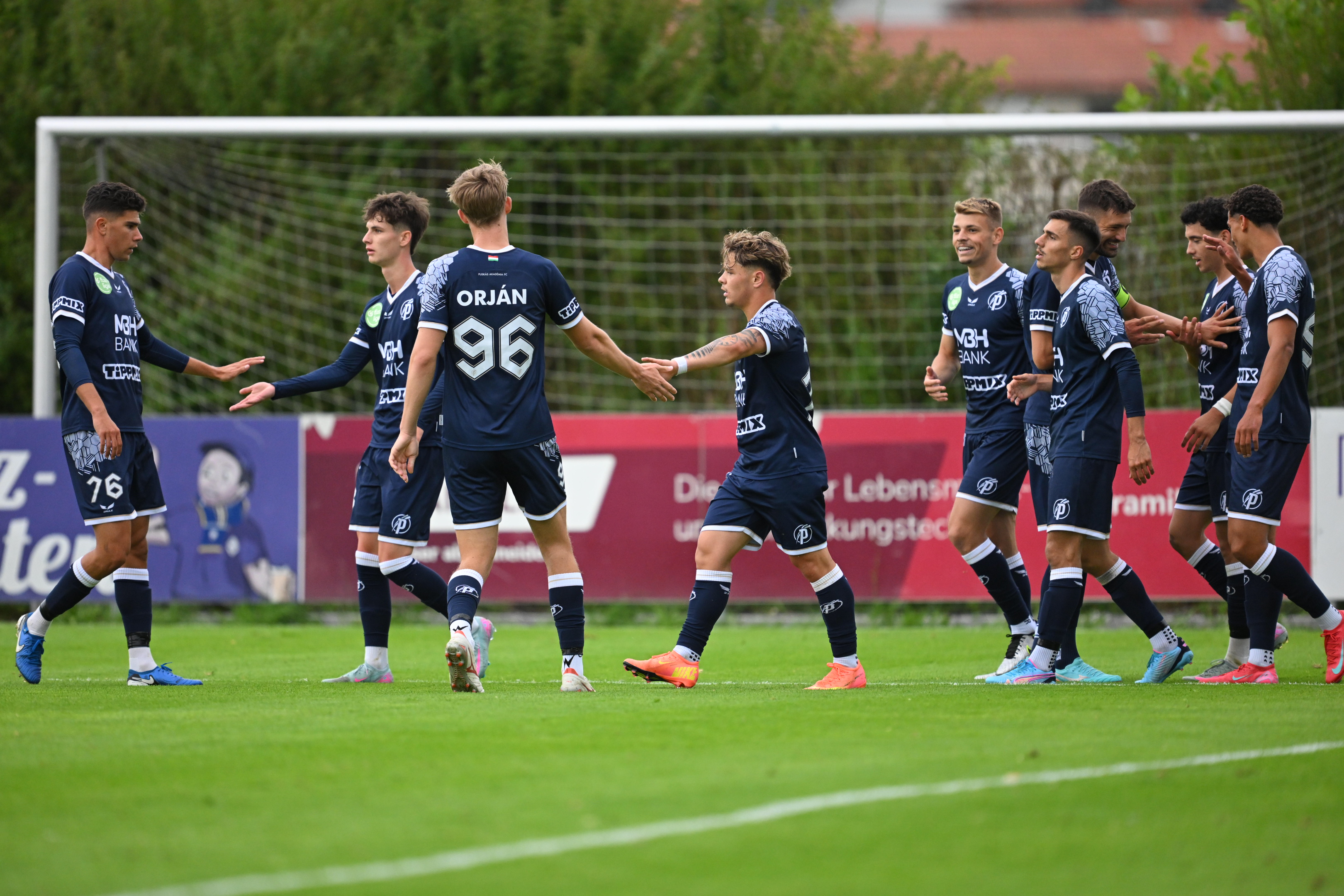 Győzelem az első mérkőzésen