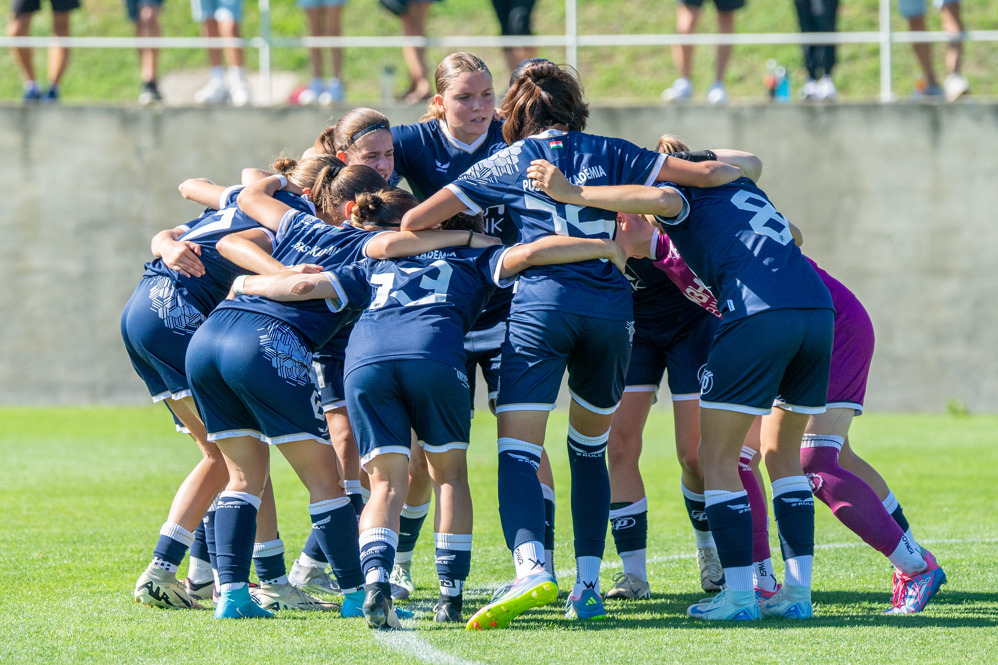 Kiszakadt a gólzsák